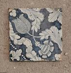 Antieke wandtegel bloemen, Ophalen of Verzenden