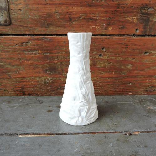 Schumann Arzberg biscuit vaasje vintage decor 1114 jrn '70, Huis en Inrichting, Woonaccessoires | Vazen, Zo goed als nieuw, Wit