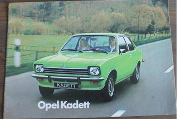 8 Opel autofolders+ 4 dubbele exemplaren Te koop als set beschikbaar voor biedingen