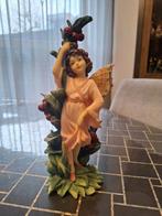 Beeldje Fee met bessen, Ophalen of Verzenden