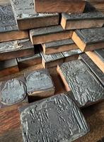 25 cliches op houten voet ca.100 jaar oud uit oude drukkerij, Antiek en Kunst, Ophalen of Verzenden