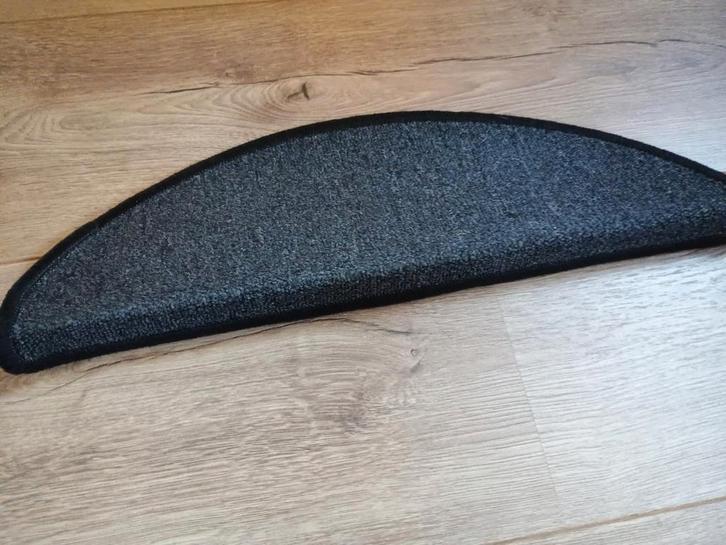 12 stuks Grijze halve maan trapmat, Huis en Inrichting, Stoffering | Tapijten en Kleden, Gebruikt, 50 tot 100 cm, 50 tot 100 cm