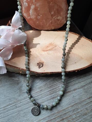 Mooie labradoriet mala ketting te koop  beschikbaar voor biedingen