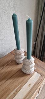 Twee mooie kaarsen kandelaars met kaarsen, Ophalen of Verzenden, Zo goed als nieuw, Overige materialen, Minder dan 25 cm