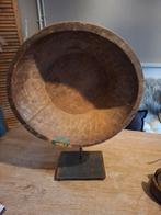 Oude houten schaal op standaard, Huis en Inrichting, Gebruikt, Schaal, Rond, Ophalen of Verzenden