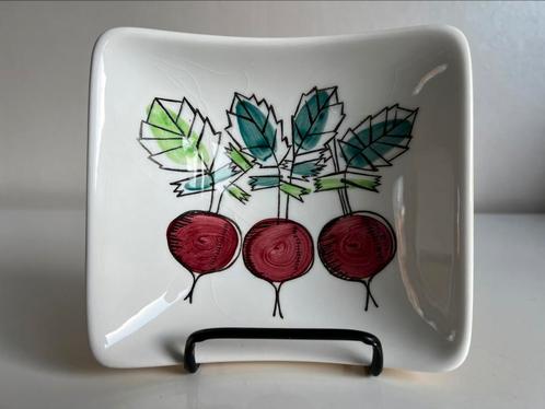 Zeldzaam Rörstrand ‘My Garden’ Ovenschaal Radijsjes Westman, Antiek en Kunst, Antiek | Servies los, Ophalen of Verzenden