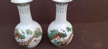 Familie  Rose           Jingdezhen Pauw Vazen beschikbaar voor biedingen