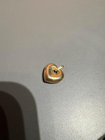 14 karaat gouden hartvormig hangertje  glanzende afwerking beschikbaar voor biedingen
