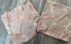 Twee mooie roze kussenhoezen met structuur 40 x 40 cm, Ophalen of Verzenden, Zo goed als nieuw, Overige kleuren, Vierkant