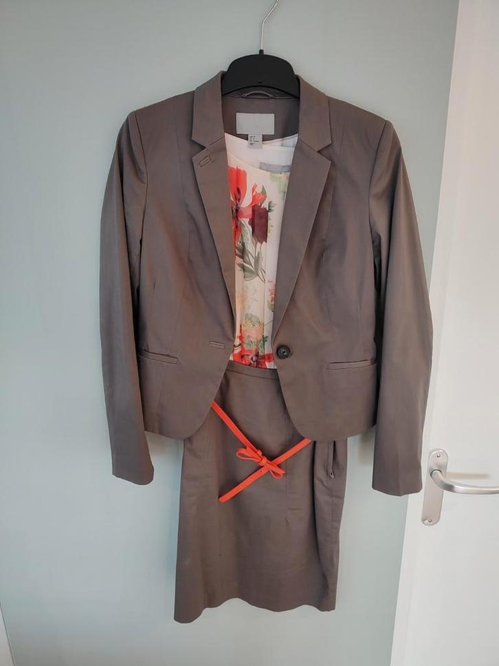 H&M Jurk met Blazer - Maat M, Kleding | Dames, Jurken, Zo goed als nieuw, Maat 38/40 (M), Overige kleuren, Knielengte, Ophalen of Verzenden