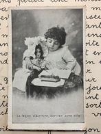 1910 Meisje leert pop schrijven (NN), Ophalen of Verzenden, Voor 1920, Gelopen, Kinderen