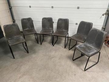6 stoelen beschikbaar voor biedingen