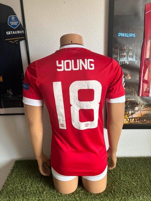 Matchworn Manchester United thuisshirt 2015-2016 Young, Sport en Fitness, Voetbal, Zo goed als nieuw, Shirt, Maat L, Ophalen of Verzenden