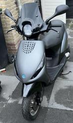 Piaggio zip 4t, Fietsen en Brommers, Scooters | Piaggio, Ophalen, Maximaal 45 km/u, Zip, Zo goed als nieuw