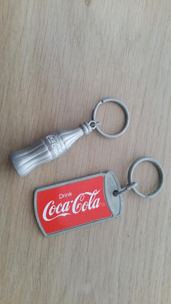 2 stalen Coca-Cola Sleutelhangers (5), Verzamelen, Sleutelhangers, Zo goed als nieuw, Overige typen, Ophalen of Verzenden