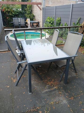 4 aluminium meerstanden tuinstoelen en aluminium tuintafel   beschikbaar voor biedingen