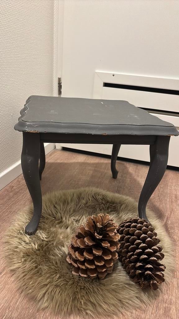 Rustiek bijzet planten tafeltje met queen ann pootjes grijs, Huis en Inrichting, Tafels | Bijzettafels, Ophalen, Minder dan 45 cm