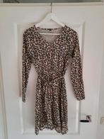 Patty Brard PB With Love Panter Jurk met Ceintuur Maat S 36, Kleding | Dames, Jurken, Beige, Ophalen of Verzenden, Knielengte