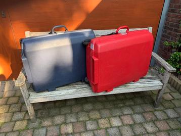 2 Reiskoffers 105 liter. beschikbaar voor biedingen