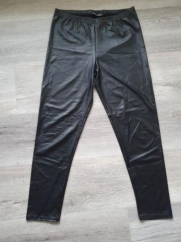 Legging glanzend wetlook lederlook
- maat M/L beschikbaar voor biedingen