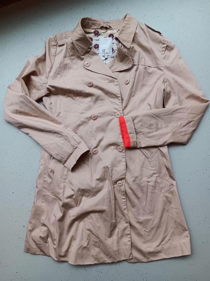 SuperTrash Girls 176 trenchcoat Ouri, Kinderen en Baby's, Kinderkleding | Maat 176, Zo goed als nieuw, Meisje, Jas, Ophalen of Verzenden