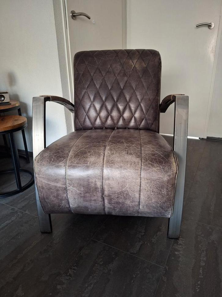 Rundlederen bruine industriële fauteuil met metalen frame, Huis en Inrichting, Fauteuils, Zo goed als nieuw, Metaal, 50 tot 75 cm