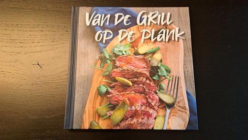 Nieuw boek Van de grill op de plank, Boeken, Kookboeken, Nieuw, Ophalen of Verzenden
