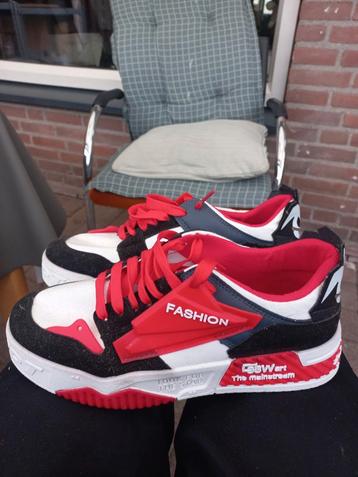 Sportschoenen 41 beschikbaar voor biedingen