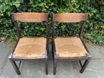 Vintage: twee houten stoelen met rieten zitting, Ophalen