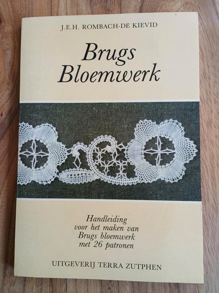 Brugs Bloemwerk kantklossen Rombach-De Kievid, Hobby en Vrije tijd, Kantklossen, Zo goed als nieuw, Boek of Tijdschrift, Ophalen of Verzenden