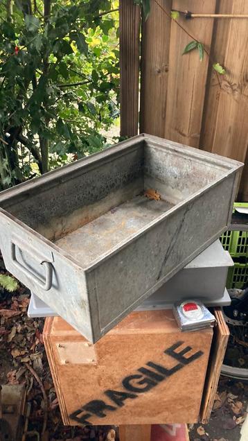 Gegalvaniserrde bak met handgrepen € 7,50 beschikbaar voor biedingen