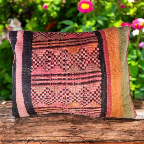 Vintagr berber kelim kussen 60x40 cm, Huis en Inrichting, Woonaccessoires | Kussens, Nieuw, Rechthoekig, Ophalen of Verzenden