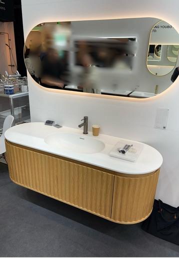 Hele luxe badkamermeubel + wastafel + spiegel en kraan nieuw beschikbaar voor biedingen