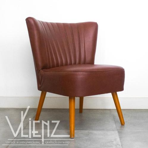 Vintage, retro cocktailstoel, fauteuil, stoel bruin rood, Huis en Inrichting, Stoelen, Gebruikt, Eén, Hout, Stof, Overige materialen