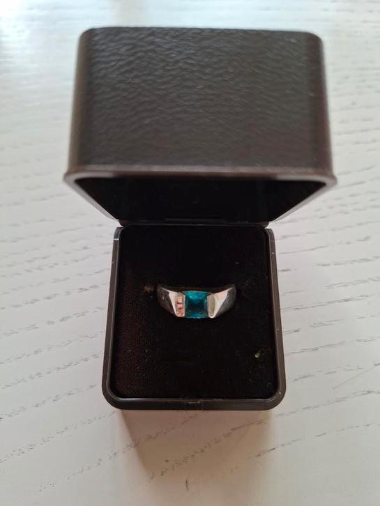 Dames ring met Aquamarijn steentje/ verzilverd, Sieraden, Tassen en Uiterlijk, Ringen, Zo goed als nieuw, Dame, 17 tot 18, Zilver
