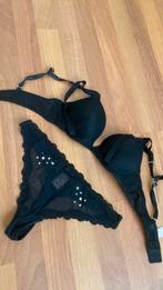 Hunkemöller lingerie set push up bh zwart b70 en string S, Ophalen of Verzenden, Zwart, Setje