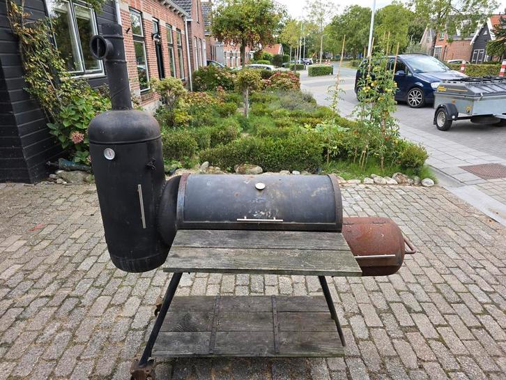Barbecue /smoker. Zelfbouw. Zeer zwaar staal., Tuin en Terras, Houtskoolbarbecues, Gebruikt, Ophalen of Verzenden