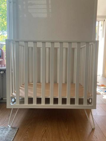 Zeer goede staat- Baby box Childwood wit beschikbaar voor biedingen