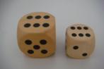 2 Grote, houten  dobbelstenen., Ophalen, Nieuw