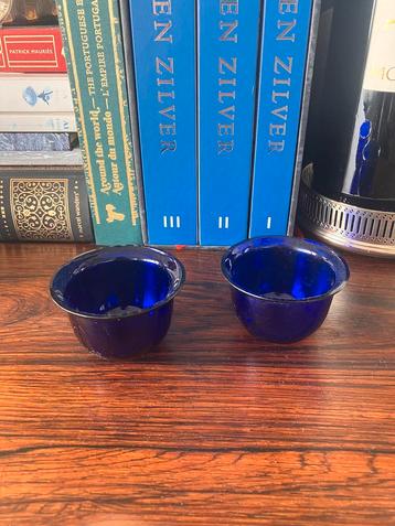 Blauw glazen binnenvakjes voor zoutvaten beschikbaar voor biedingen
