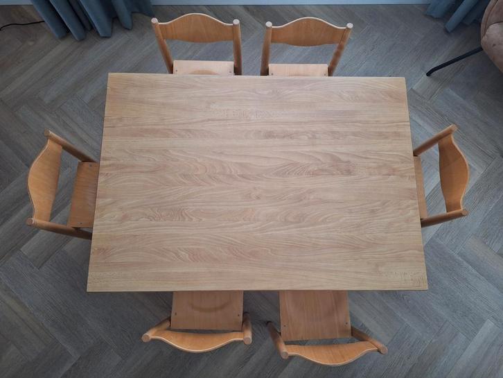Grote Schilte tafel met 6 stoelen, Kinderen en Baby's, Kinderkamer | Tafels en Stoelen, Zo goed als nieuw, Tafel(s) en Stoel(en)