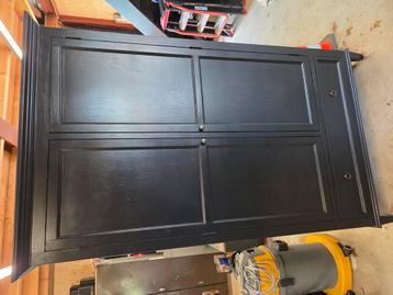 mooie Franse kledingkast. beschikbaar voor biedingen