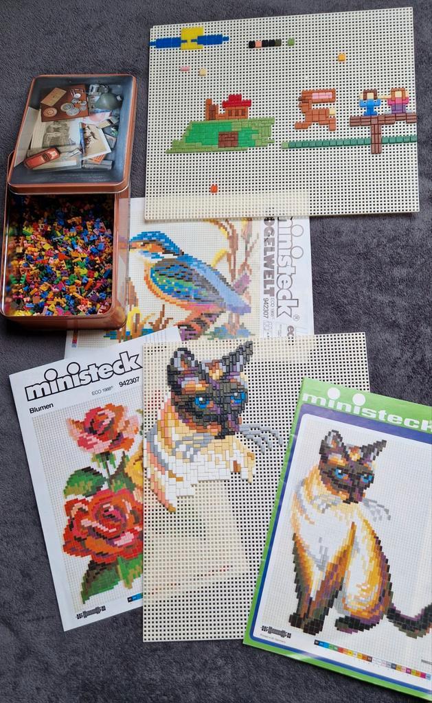 Ministeck in blik met voorbeelden en 2 grondplaten, Hobby en Vrije tijd, Ministeck, Gebruikt, Box-set, Ophalen of Verzenden