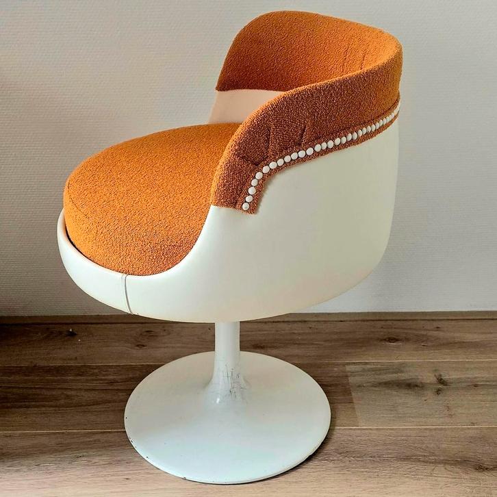 Space age stoeltje retro vintage jaren 70 design, Huis en Inrichting, Stoelen, Gebruikt, Eén, Kunststof, Metaal, Stof, Wit, Ophalen