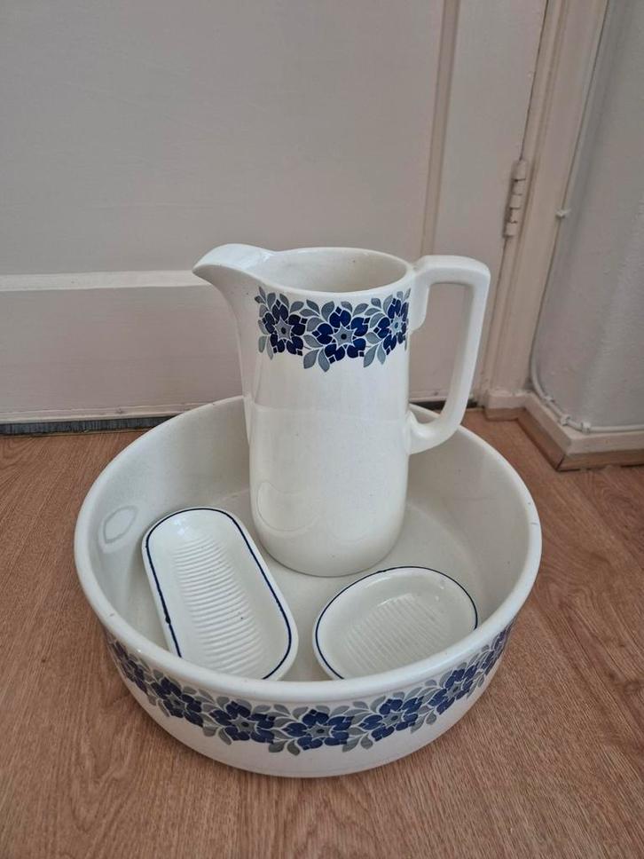 Antiek lampetstel met kan, waskom en zeepbakjes, Antiek en Kunst, Antiek | Keramiek en Aardewerk, Ophalen of Verzenden