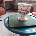 Royal Albert flowers off the month April Eierdopje, Ophalen of Verzenden, Zo goed als nieuw, Overige stijlen, Kop(pen) en/of Schotel(s)