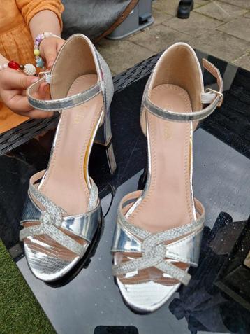 Prachtige trouwschoenen schoenen in zilveren kleur glinsters beschikbaar voor biedingen