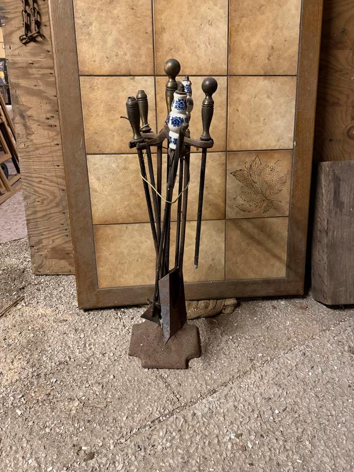 Antiek Haardstel met Porseleinen Handvatten, Huis en Inrichting, Haarden, Gebruikt, Houthaard, Ophalen of Verzenden