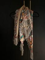 MUCHO GUSTO / ORIGINEEL zijden sjaal met franjes, Kleding | Dames, Verzenden, Zo goed als nieuw, Maat 46/48 (XL) of groter, Sjaal