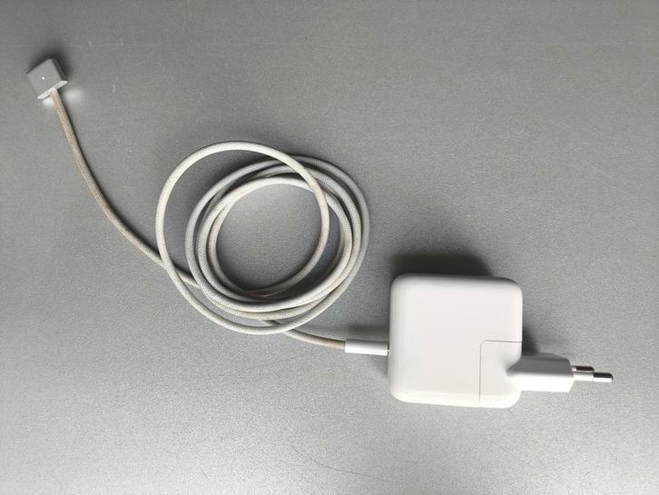 Apple 30W USB-C Power Adapter MagSafe 3, Computers en Software, Laptop-opladers, Zo goed als nieuw, Ophalen of Verzenden